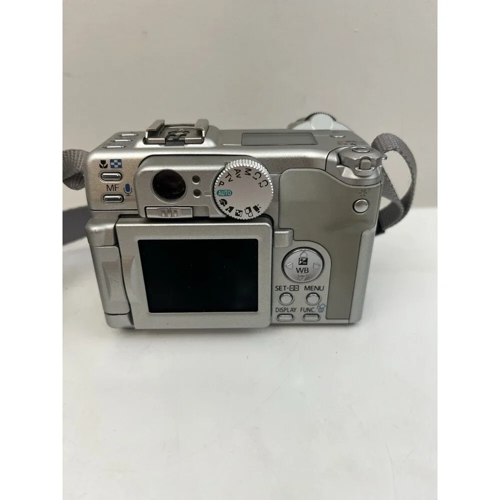 Canon PowerShot G6 7.1 Megapixels 4x Optical Zoom Digital Camera, Case FOR PARTS